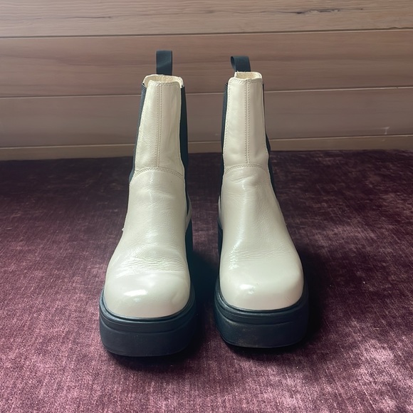 Vagabond Tara Platform Chelsea Boot - Picture 3 of 6